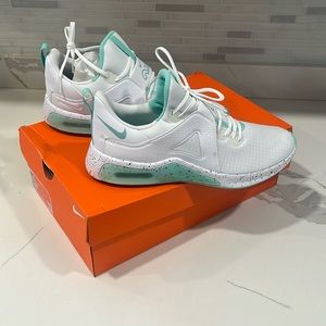Brand new Nike air max Bella.